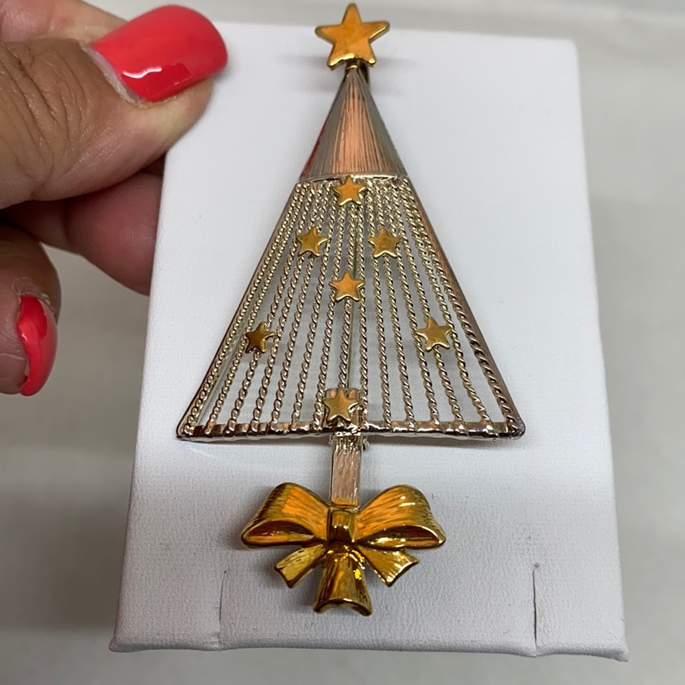 Pretty silver tone Christmas tree pin/pendant with gold tone accents